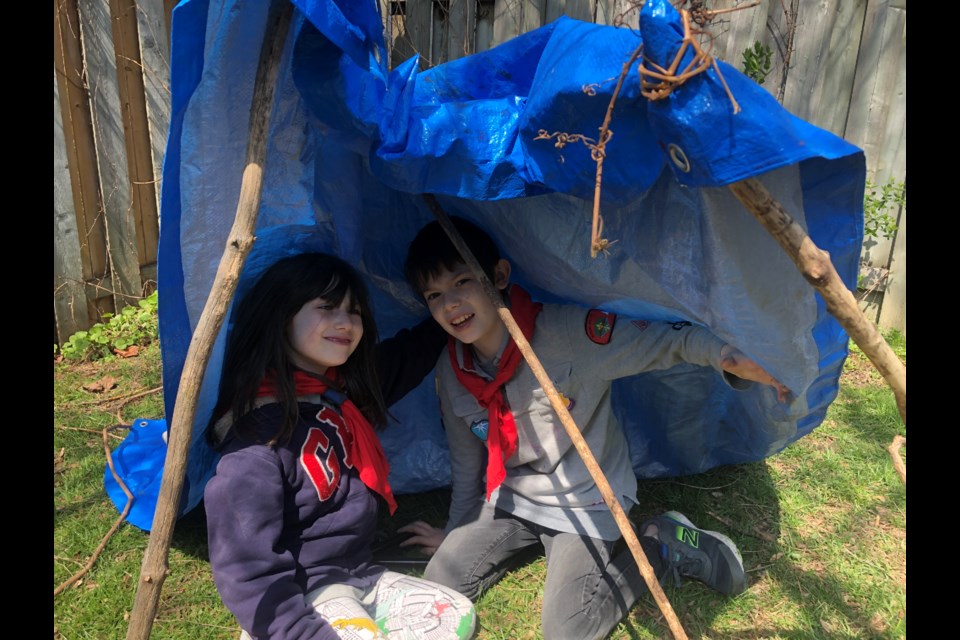 The Great 8 Challenge's Tarp Troubles week involves building survival shelters from unusual or limited supplies.